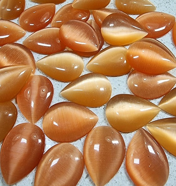 CABOCHON - TEARDROP - 18 X 13 X 5MM CATS EYE - PALE ORANGE