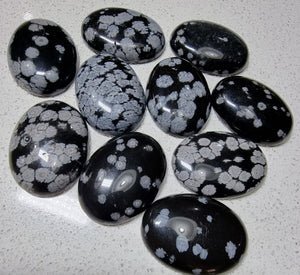 CABOCHONS 30 X 22 X 5MM OVAL NATURAL SNOWFLAKE OBSIDIAN