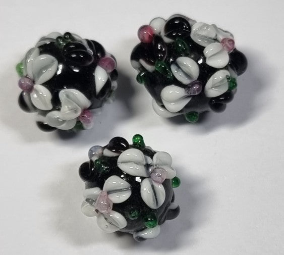 15X13MM H/MADE LAMPWORK BEADS - RONDELLE - BLACK/ WHITE FLORAL