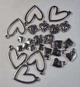 CHARMS - HEARTS - 6 - 22MM ANTIQUE SILVER COLOUR