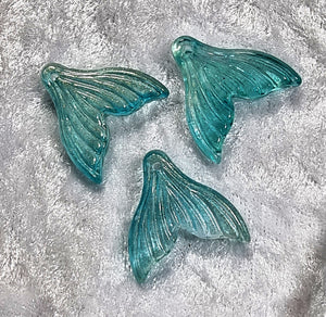 CHARMS - WHALE TAIL - 19X19.5X3.5MM - TRANSPARENT TURQUOISE