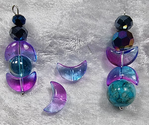 CRESCENT MOON GLASS BEADS - E.PLATED MEDIUM ORCHID/BLUE