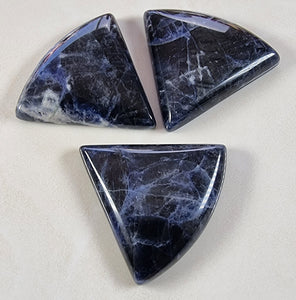 28.5X31X5.5MM NATURAL SODALITE TRIANGLE CABOCHON