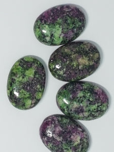CABOCHONS 25 X 18MM OVAL NATURAL RUBY IN ZOISITE