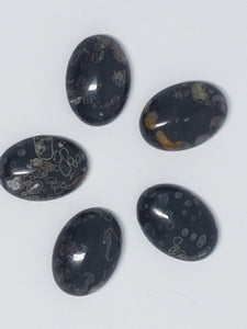CABOCHONS 18 X 13MM OVAL NATURAL PLUM BLOSSOM JADE