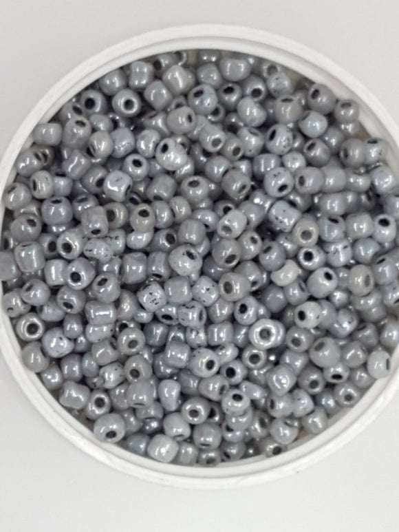 6/0 CHINESE ROUND SEED BEADS - CEYLON - GREY