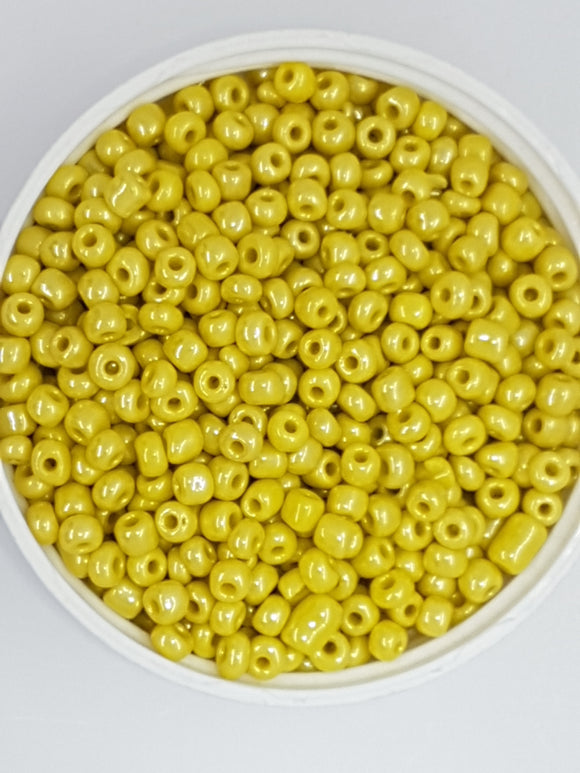 6/0 CHINESE ROUND SEED BEADS - OPAQUE - LUSTERED YELLOW