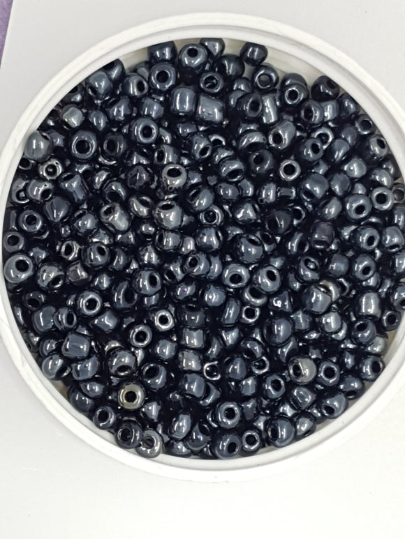 6/0 CHINESE ROUND SEED BEADS - OPAQUE - LUSTERED BLACK