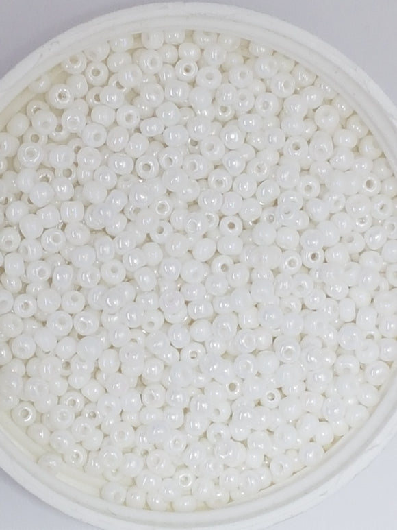 8/0 CHINESE GLASS SEED BEADS - PEARLISED WHITE