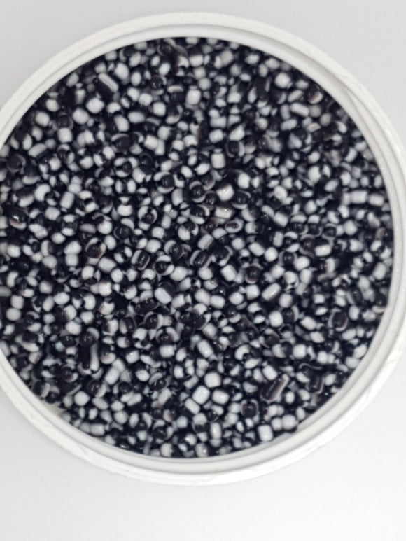 8/0 CHINESE GLASS SEED BEADS - OPAQUE - BLACK/WHITE