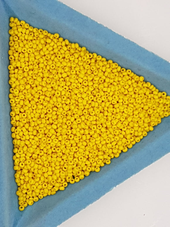 12/0 CHINESE GLASS SEED BEADS - OPAQUE - YELLOW