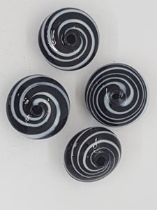 18-20MM H/MADE BLOWN GLASS BEADS - BLK/WHITE