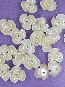 22x18x8MM ACRYLIC OPAQUE FLOWERS - IVORY