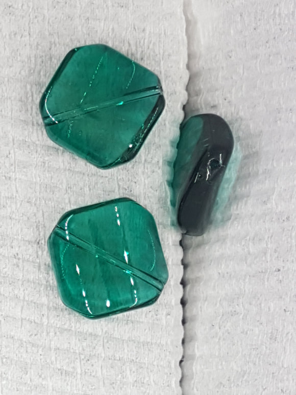 20MM TWISTED RHOMBUS GLASS BEADS - EMERALD GREEN