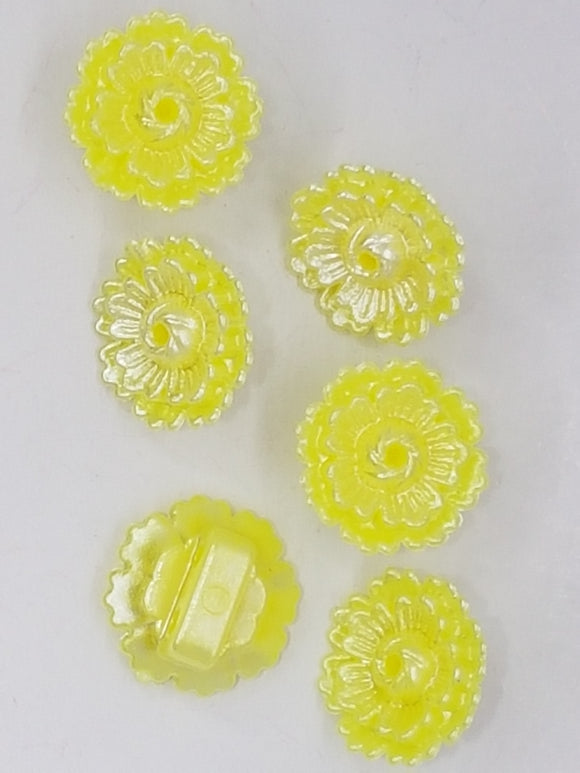 BUTTONS - 13MM FLOWER BUTTON - PEARL YELLOW