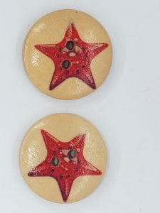 BUTTONS - 20MM WOODEN STARFISH MOTIF - RED