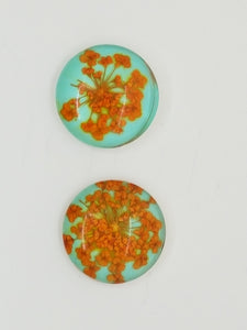 CABOCHON - 20MM GLASS H/MADE HALF DOME WITH DRIED FLOWERS
