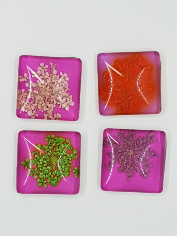 CABOCHON - 20MM GLASS H/MADE SQUARE WITH DRIED FLOWERS