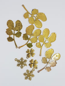 CHARMS -MIXED BOTANICALS- ANT. GOLD COLOUR