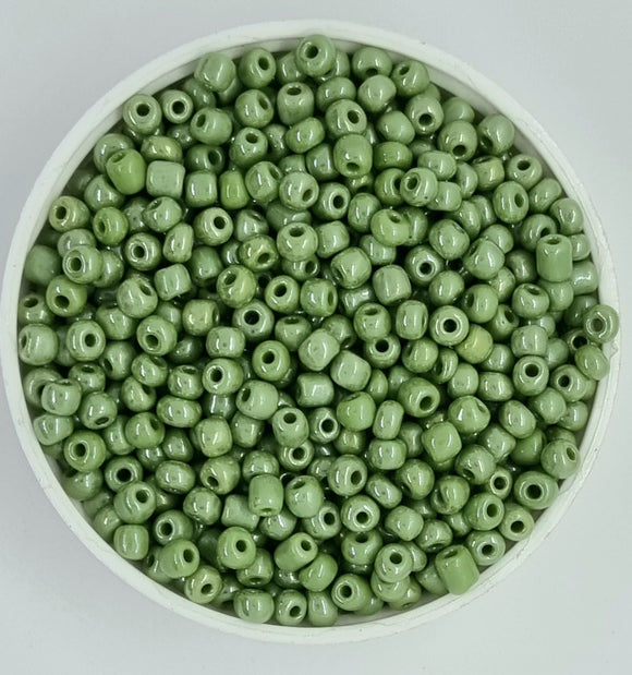 6/0 CHINESE ROUND SEED BEADS - OPAQUE - LUSTERED GREEN