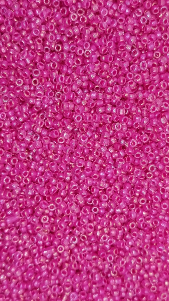 8/0 CHINESE GLASS SEED BEADS - TRANS. RAINBOW MEDIUM VIOLET RED