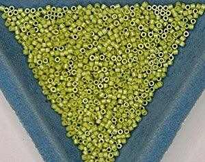 CYLINDER SEED BEADS - 10/0 - 2 X 1.5MM - OPAQUE LUSTER - GREEN/YELLOW