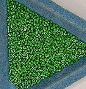CYLINDER SEED BEADS - 10/0 - 2 X 1.5MM - OPAQUE LUSTER - MED. SEA GREEN