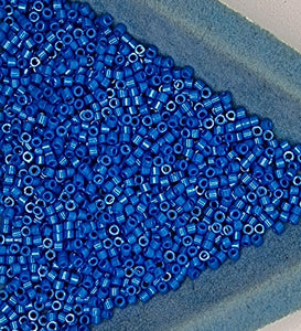 CYLINDER SEED BEADS - 10/0 - 2 X 1.5MM - OPAQUE LUSTER - MED. BLUE