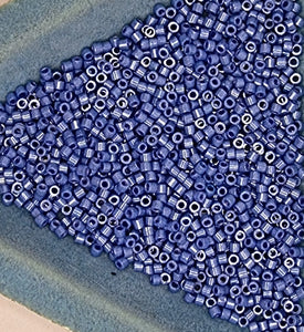 CYLINDER SEED BEADS - 10/0 - 2 X 1.5MM - OPAQUE LUSTER - CORNFLOWER BLUE