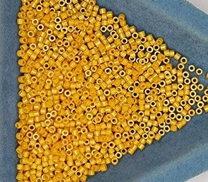 CYLINDER SEED BEADS - 10/0 - 2 X 1.5MM - OPAQUE LUSTER - GOLDEN ROD