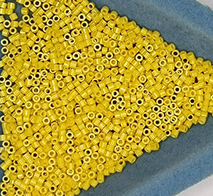 CYLINDER SEED BEADS - 10/0 - 2 X 1.5MM - OPAQUE LUSTER - GOLDEN YELLOW