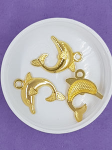 CHARMS - DOLPHIN - RACK PLATED - 16 X 15.5 X 3.5MM GOLDEN COLOUR