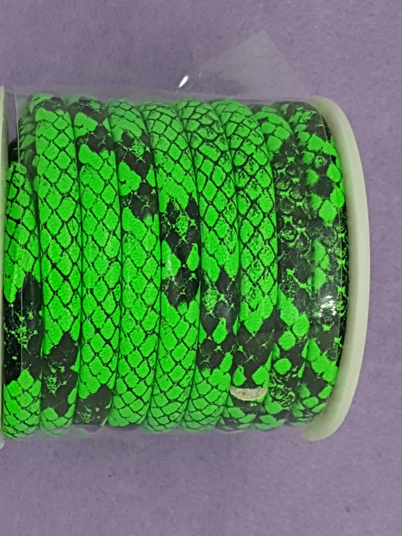 CORD - IMITATION LEATHER  - 5-6MM - IMIT. SNAKE SKIN - LIME COLOUR